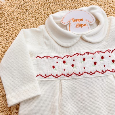  Macacão Tricotil (Tricot 100% Algodão) com Gola e Bordado - Off White com Tulipas Vermelhas